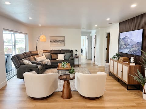 Top performing Airbnb: Sarasota Paradise/Stunning Home/Heated Pool in Sarasota Springs
