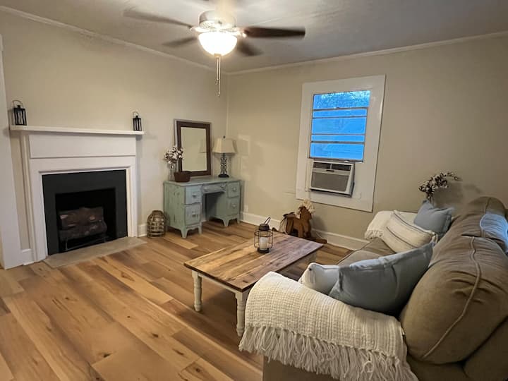 Charming Eufaula Home With Room For Your Boat - Eufaula, AL
