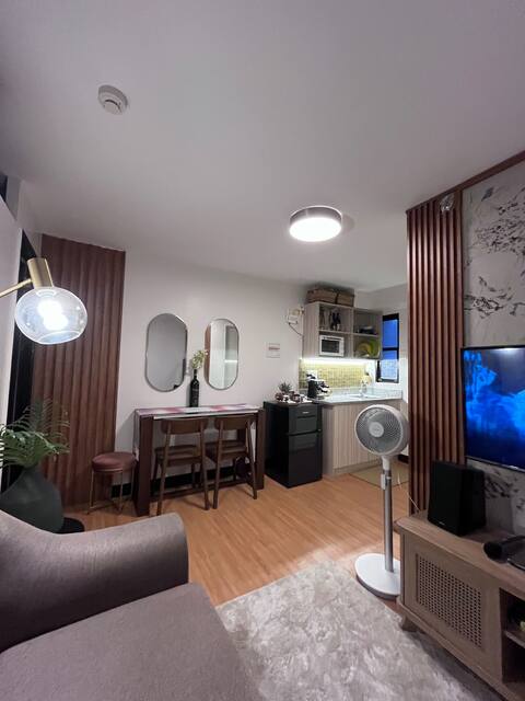 Glam Suite Posh Staycation near PH Arena