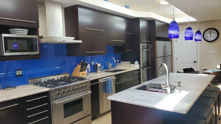 (FREE EV. Charger) Beautiful Home 4 Bd. 2 Ba. SF. gallery image 2