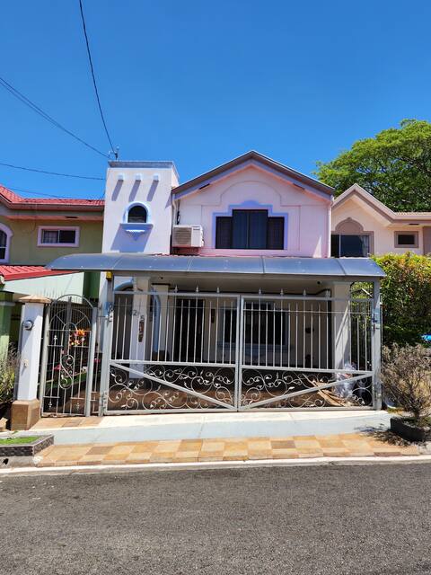 Safe Haven 3BR, 5Min to Airpt