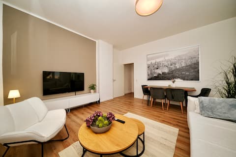 Leistungsstarkes Airbnb: Large - City center-box spring bed-Smart-TV in Magdeburg