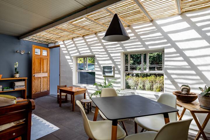 Beautiful Studio, amazing location, nice & quiet ॐ