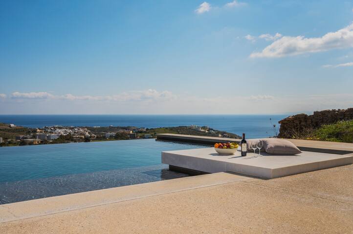 Syros – modern villa in Posidonia with pool