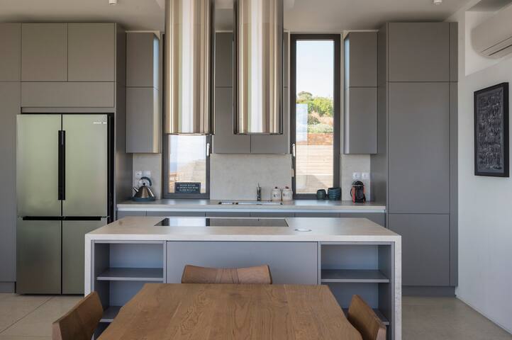 Syros – modern villa in Posidonia with pool gallery image 4