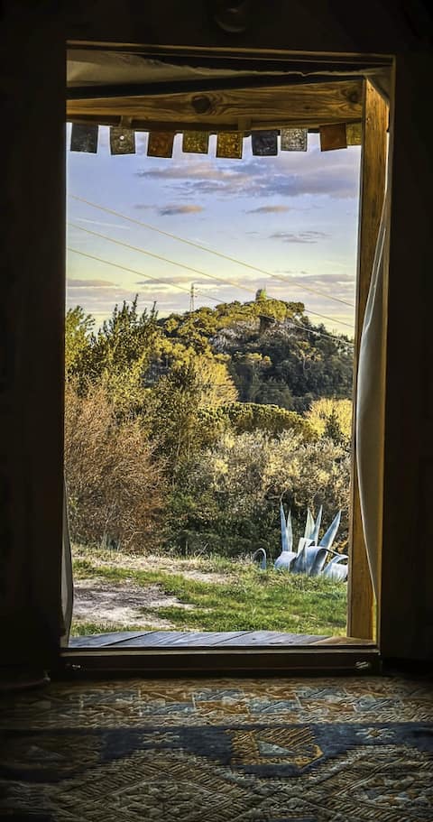 Annonce Airbnb populaire: The Kyrgyz yurt à Alès