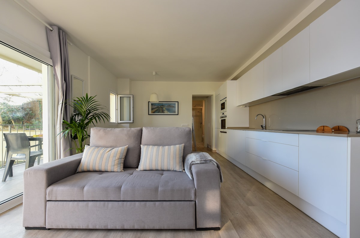 Erfolgreiche Airbnb-Immobilie: A few meters from the beach and incredible views in Sant Feliu De Guíxols