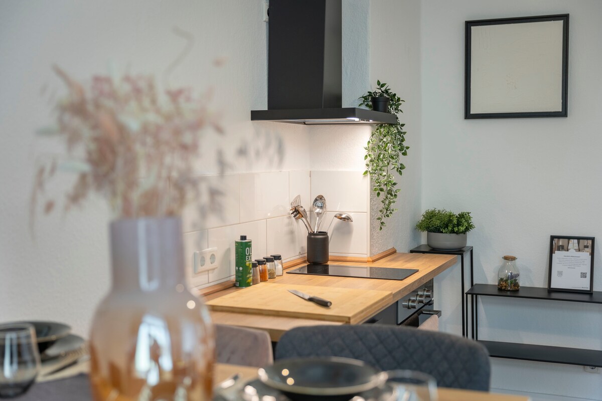 Top performing Airbnb: Spacestays Apartment WIFI Netflix Parking! in Frohnhausen