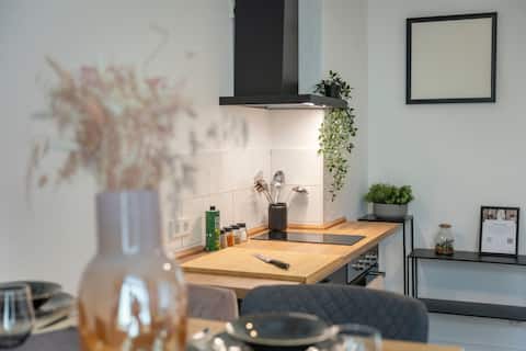 Leistungsstarkes Airbnb: Spacestays Apartment WIFI Netflix Parking! in Frohnhausen