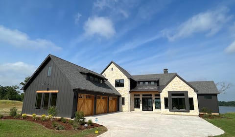 Lakefront Luxury @ BLACK IRON