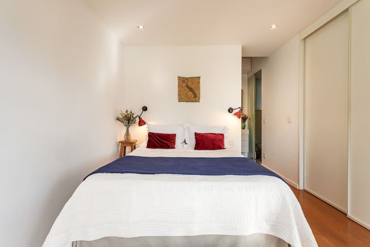 Ukubwa wa malkia wa Quarto com cama. 