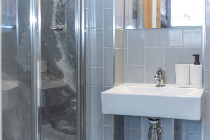Woolwich Airbnb Cleaning Services: Elevate Your Hosting