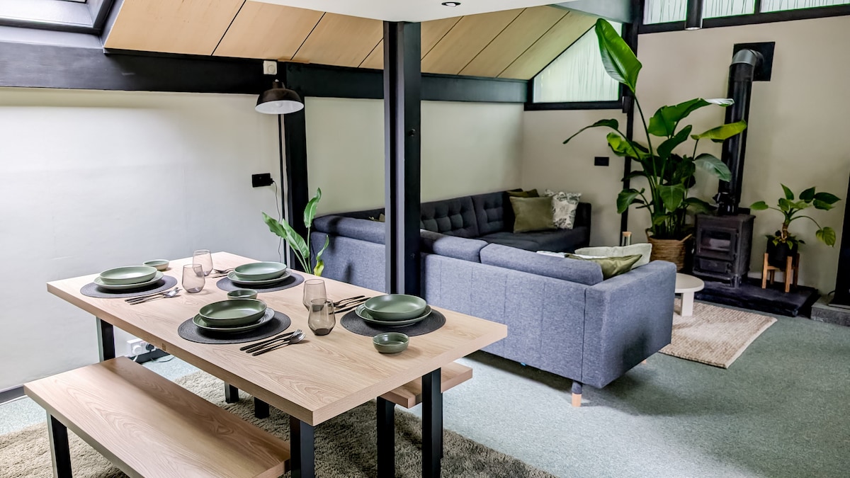 Successful Airbnb property: The Chalet, Holmfirth in Holme Valley