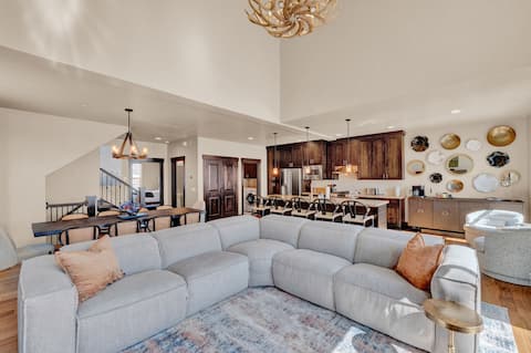 Spacious 5 bed 5 bath