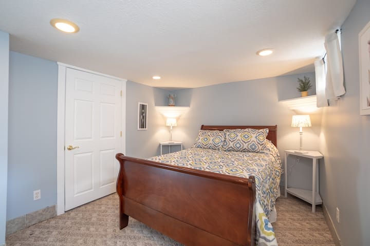 ห้องนอนชั้นใต้ดิน 