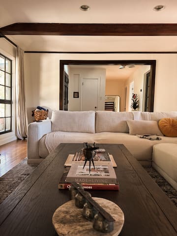 Luxurious Cottage Retreat with Serene Garden