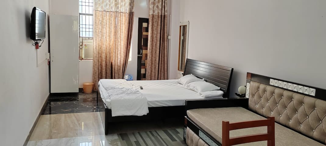 Listing in Varanasi