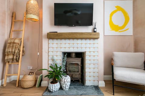 Charming Cottage in Flushing Family & Dog Friendly