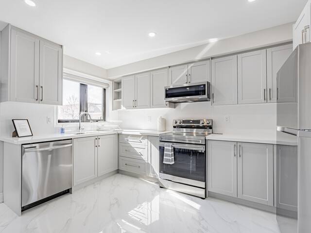 4 Bedroom Port Union Paradise w/ Parking gallery image 3