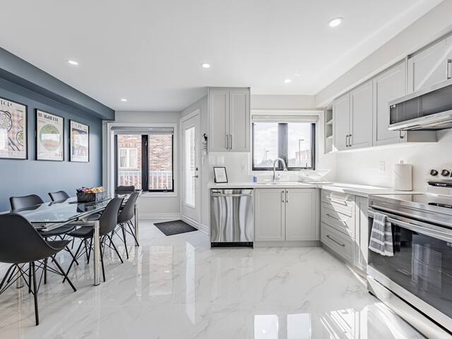 4 Bedroom Port Union Paradise w/ Parking gallery image 2