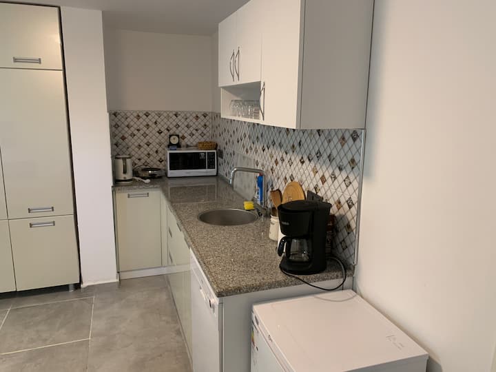 Tolle 2 Zimmer Souterrainwohnung - Seferihisar