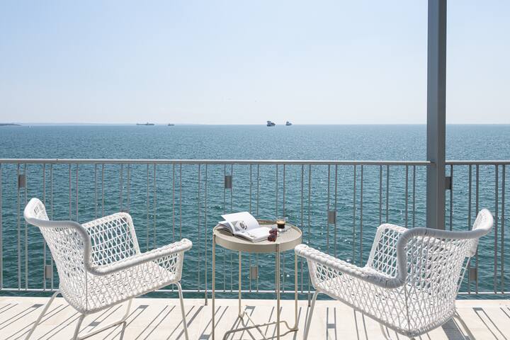 Primavera by halu!: Seafront apartment gallery image 4