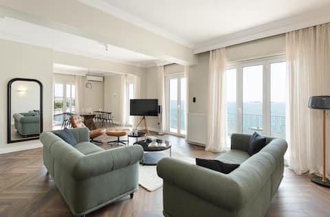 Primavera by halu!: Seafront apartment