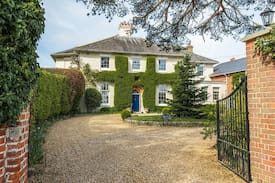 Georgian manor house with pool