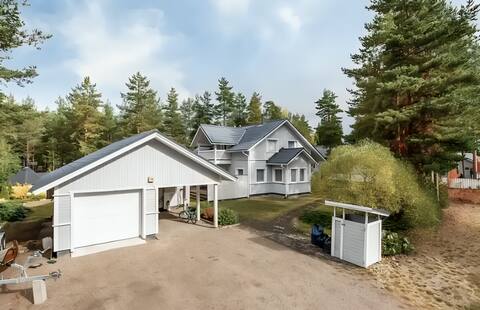 Winter/Summer: sauna & hot tub, near lake & forest