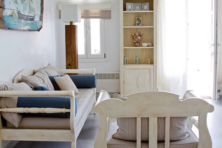 Dolce Vita Waterfront Villa gallery image 2