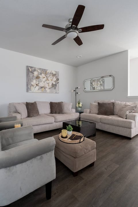 Popular Airbnb listing: Weekend Tradition I in Bryan