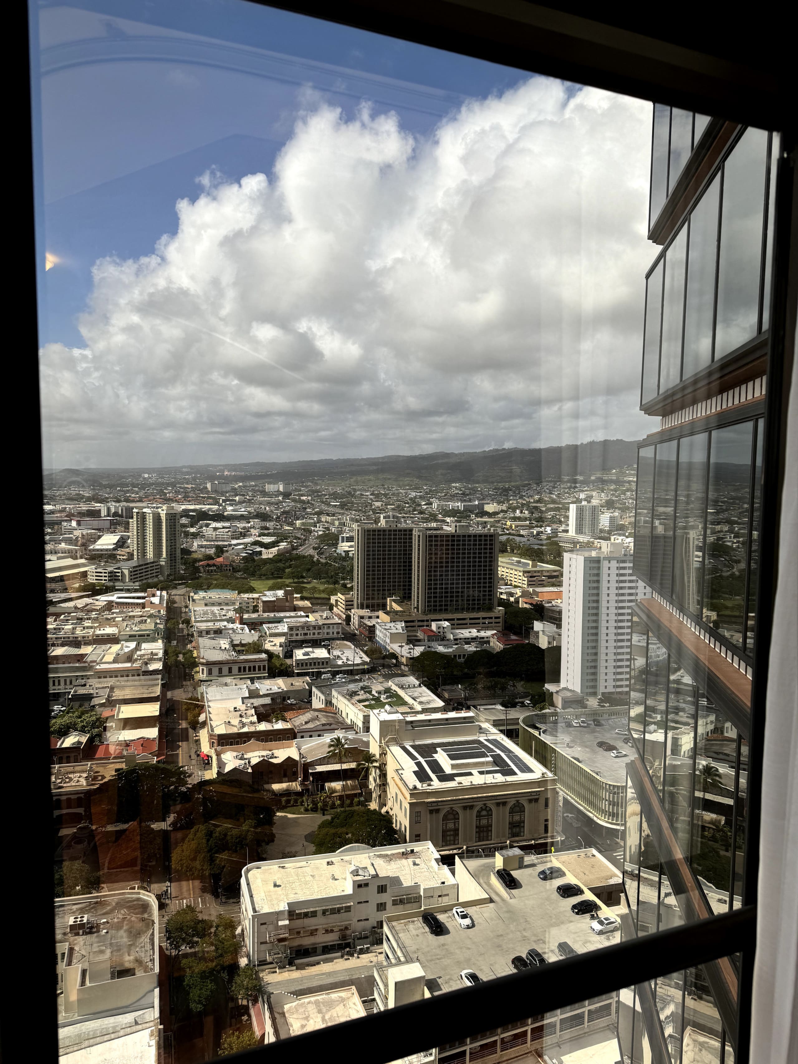 Elegant Ocean View Suite - Image 10