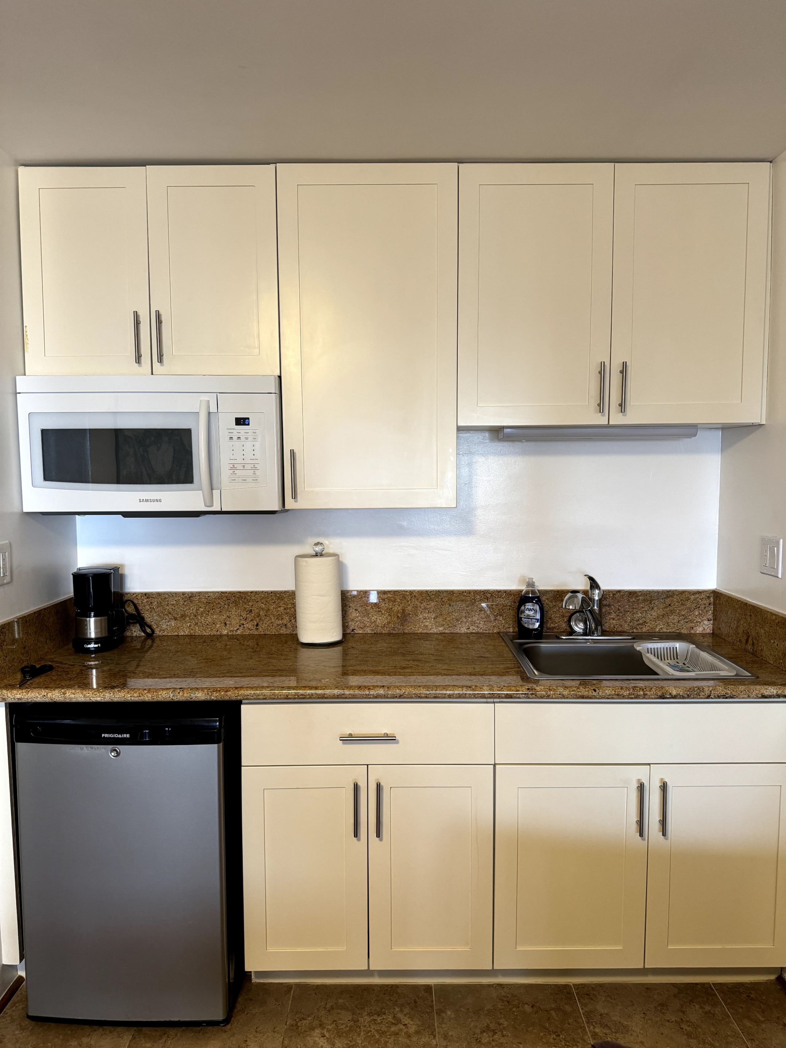 Elegant Ocean View Suite - Image 4