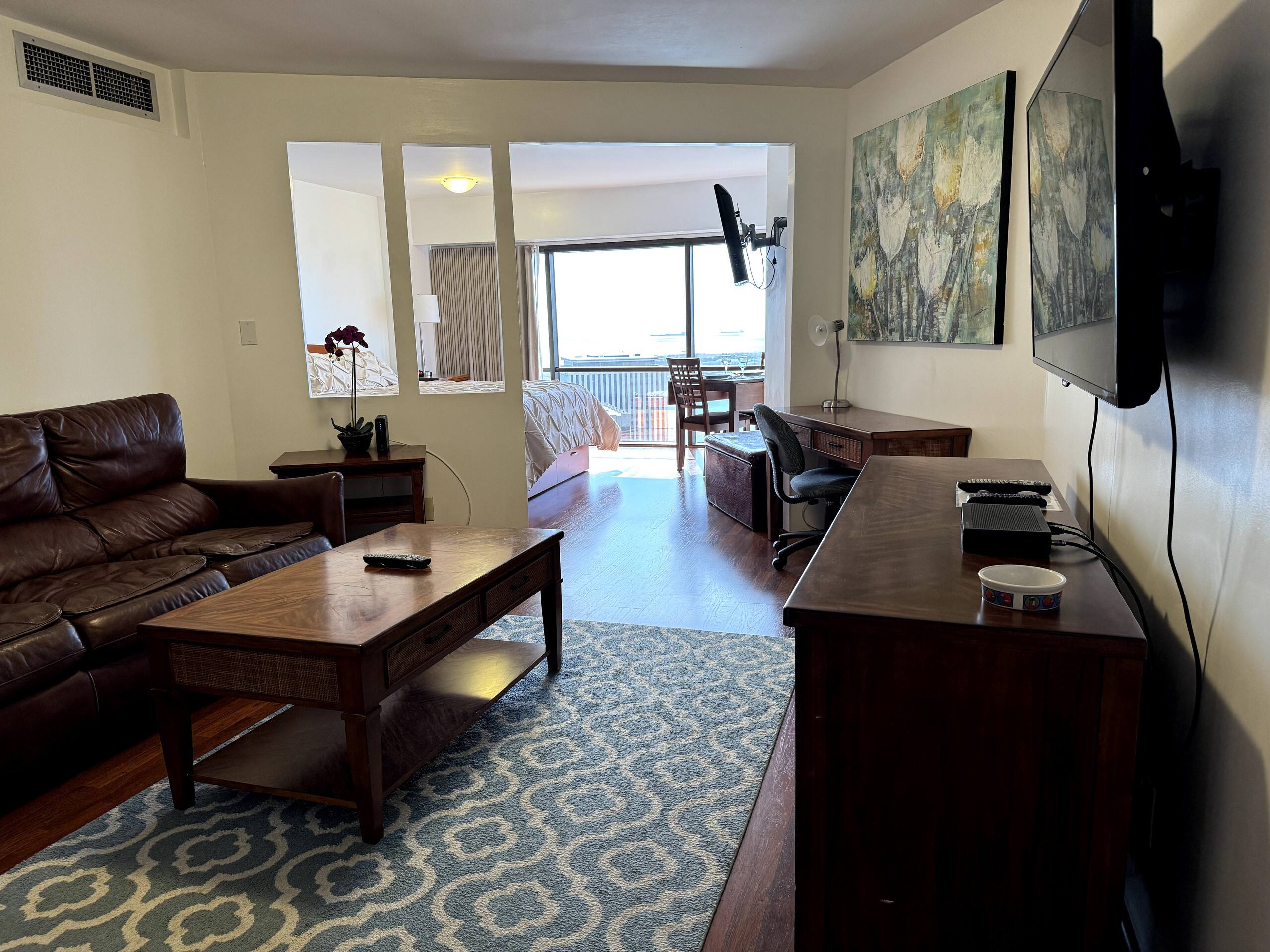 Elegant Ocean View Suite - Image 2