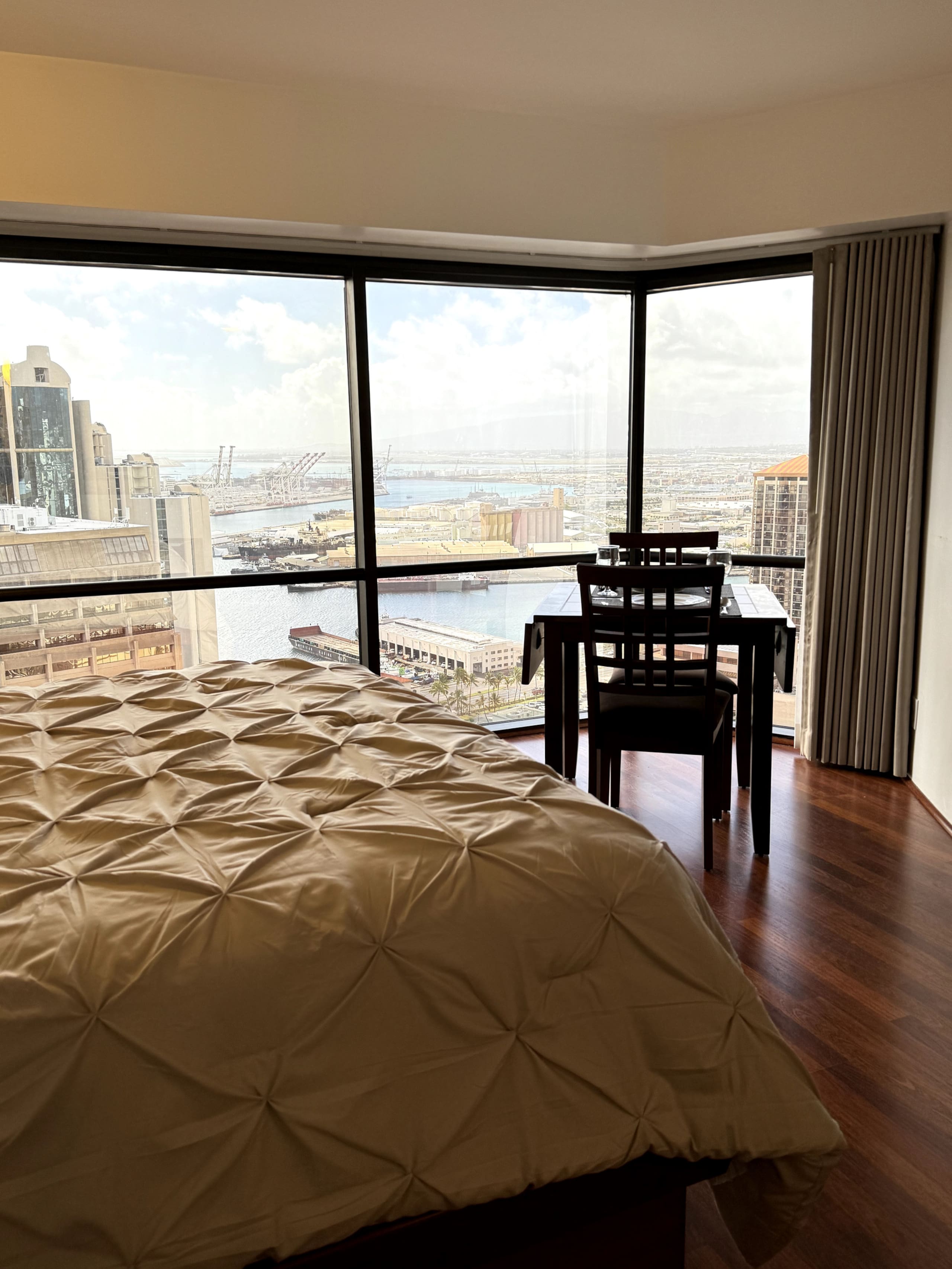 Elegant Ocean View Suite - Image 9