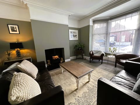 Top Airbnb: Saltburn-By-The-Sea Gorgeous 3 bed flat near beach in Saltburn, Marske And New Marske