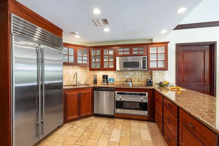 Waipouli Beach Resort 2bd 3bt Poolside/Ocean view gallery image 4