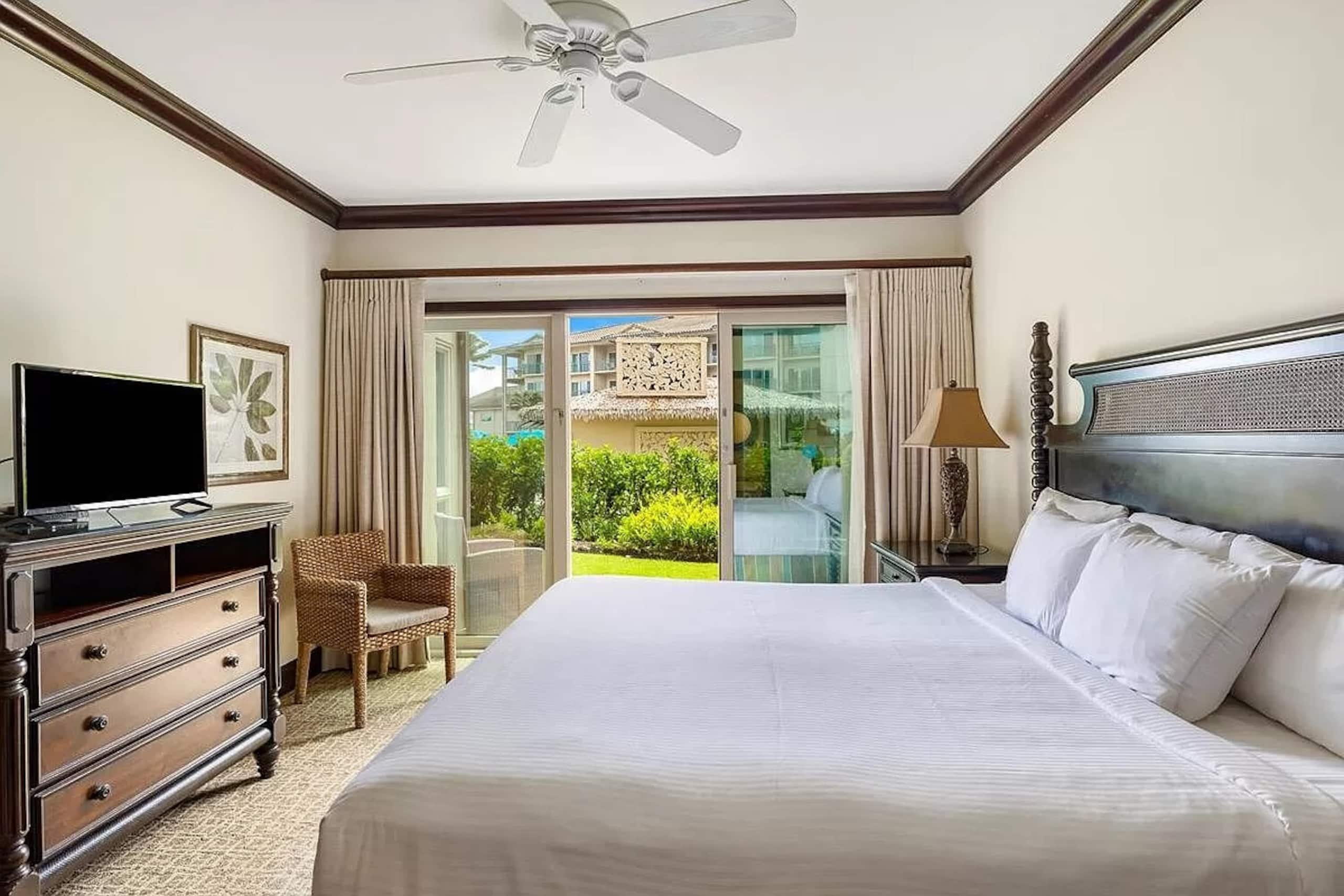 Waipouli Beach Rst 2bd 3bt Pool/Ocean view sleep 8 - Photo 11