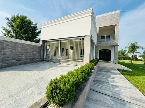 Guest house with a pool in Allende