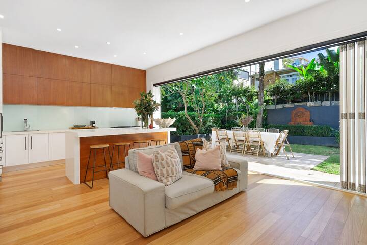 The Strand in Manly gallery image 5