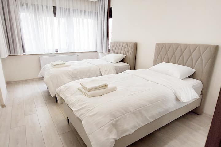 DEUXIÈME CHAMBRE AVEC DEUX LITS