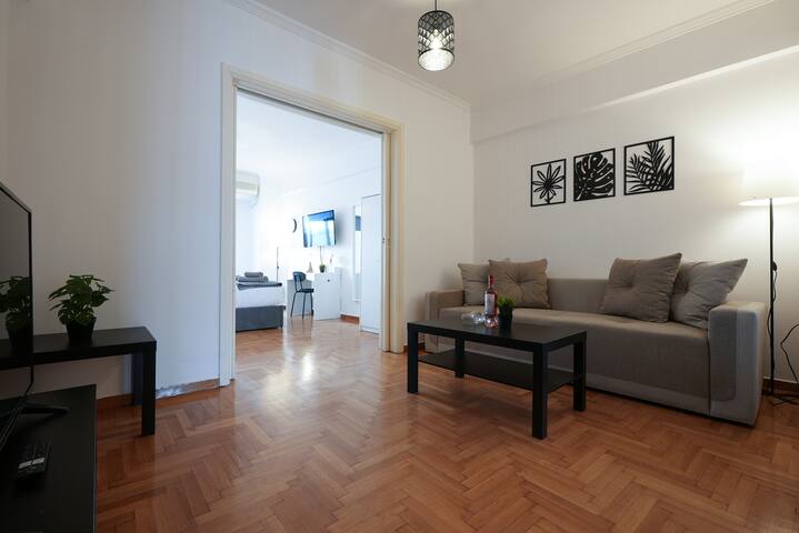 Syntagma square, 70sqm Pentelis sunny apartment gallery image 2