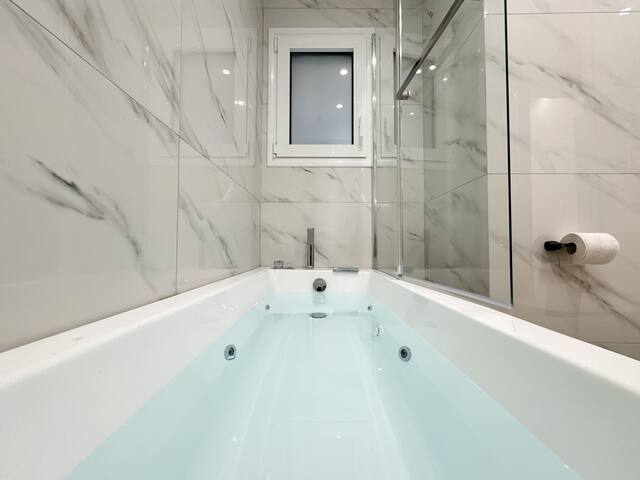 Athens Luxury Penthouse gallery image 3