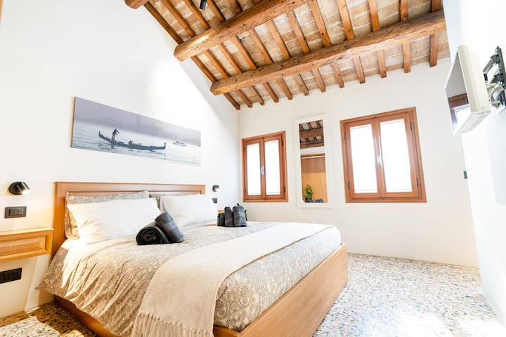 Near Rialto – Full Charming Venetian Home