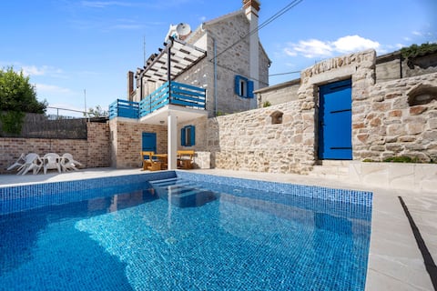 Popular Airbnb listing: House AnaDora with pool - Zlarin in Zlarin