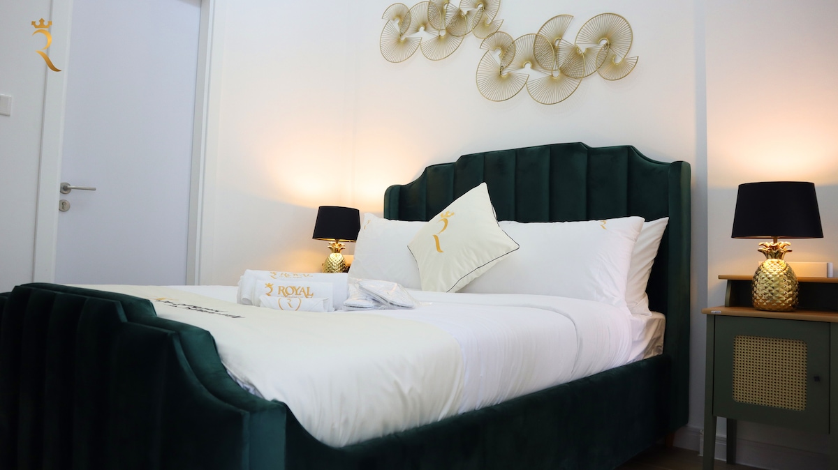 Despiértate renovado en nuestra acogedora, elegante y lujosa habitación.