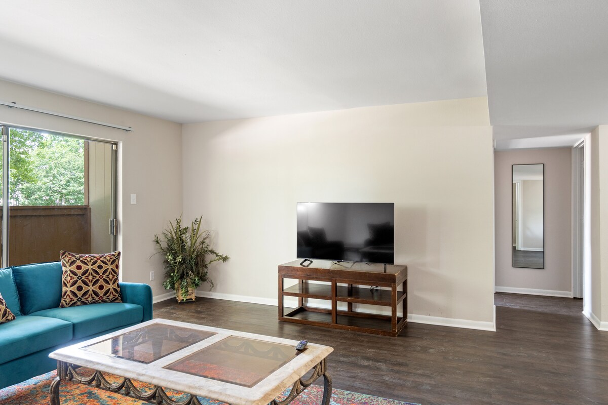 Popular Airbnb listing: 2Bed/2Bath MedCtr & NRG Apt! W/D and Parking! in South Main