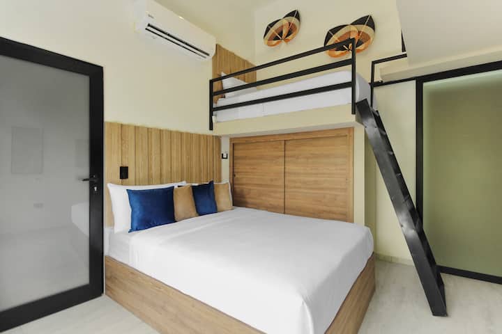 Tercer dormitorio | El tercer dormitorio cuenta con una cama tamaño queen y 2 camas individuales.