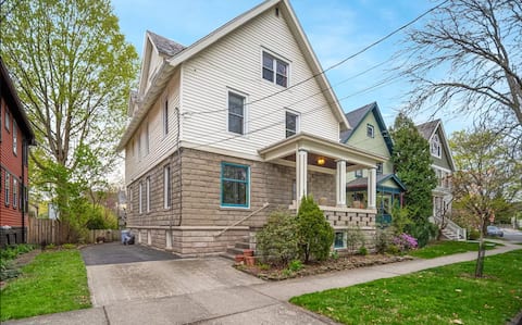 Downtown Gem - Perfect for Graduations!