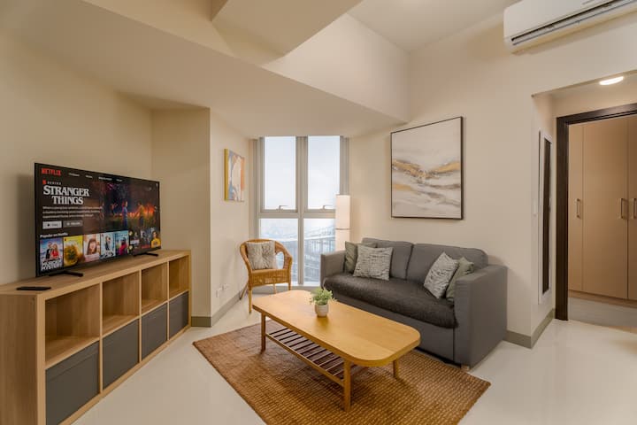 Uptown Bgc 2br | Family & Wfh-ready +Washer & View - Taguig